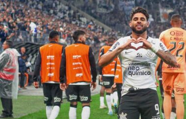 Corinthians bate Cuiabá graças a brilho de Róger Guedes