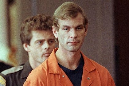 Pai de Jeffrey Dahmer estuda processar Netflix