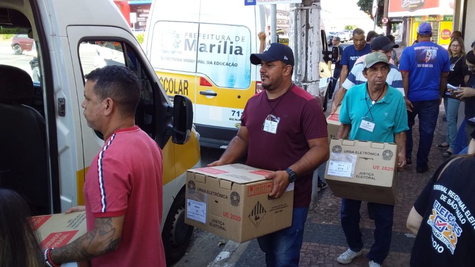 Tem início transporte das urnas para escolas de Marília e região