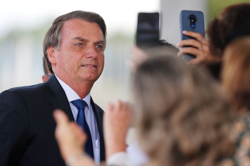 Campanha de Bolsonaro diz que rádios beneficiam Lula