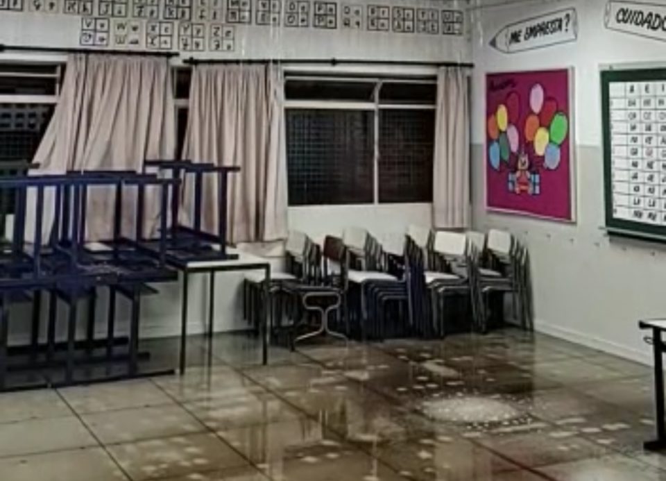 Escola é destelhada e Cartório Eleitoral muda local de votação em Marília