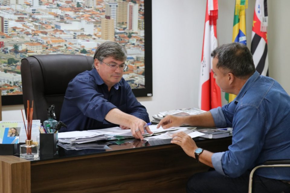 Prefeito institui Programa Leitura em Casa