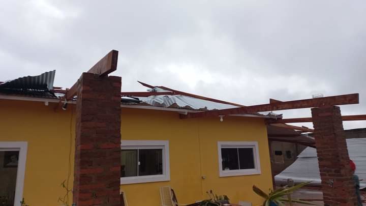 Tempestade causa estragos em entidade de Garça