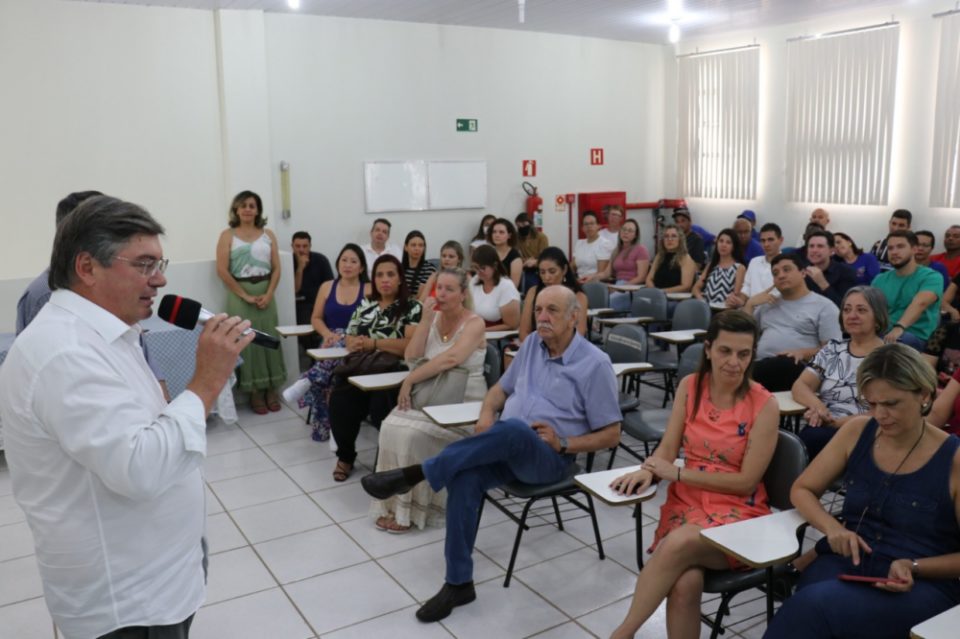 Prefeito reinaugura espaços da Educação