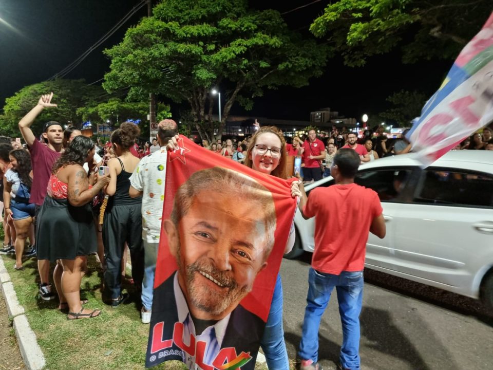 Petistas comemoram vitória de Lula em Marília