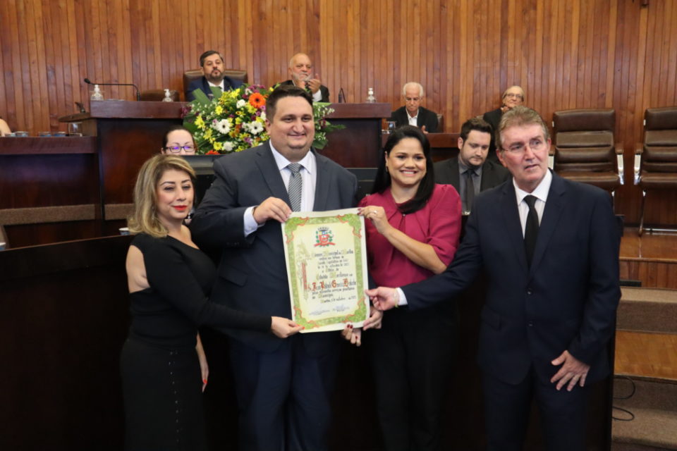 Empresário e apresentador Garcia recebe título de cidadão mariliense