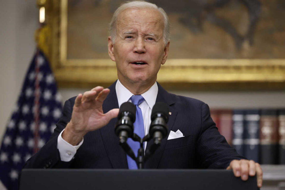 Biden anuncia perdão a condenados por posse de maconha