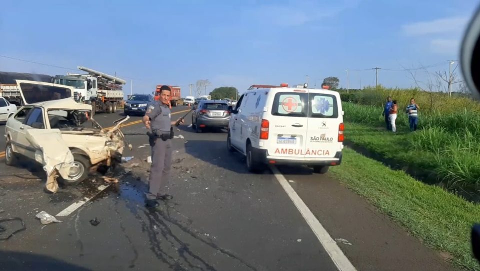 Colisão frontal mata uma pessoa na SP-294 em Pompeia