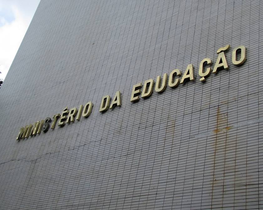 MEC diz que vai desbloquear recursos de universidades