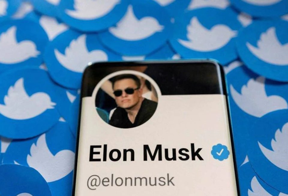 Elon Musk diz que Twitter vai voltar a contratar funcionários