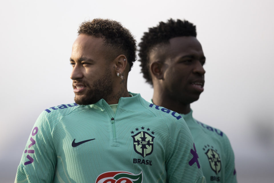 Neymar faz primeiro treino com a seleção brasileira