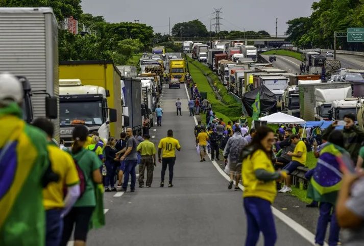 Moraes manda bloquear contas de suspeitos de financiar atos