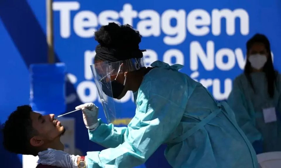 Covid: Reinfecção pode aumentar risco de agravamento e sequelas