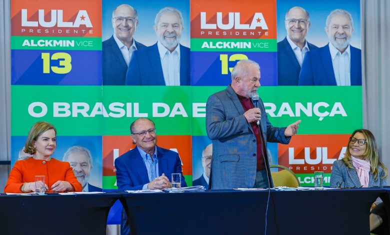 Lula quer foco em obras e habitação