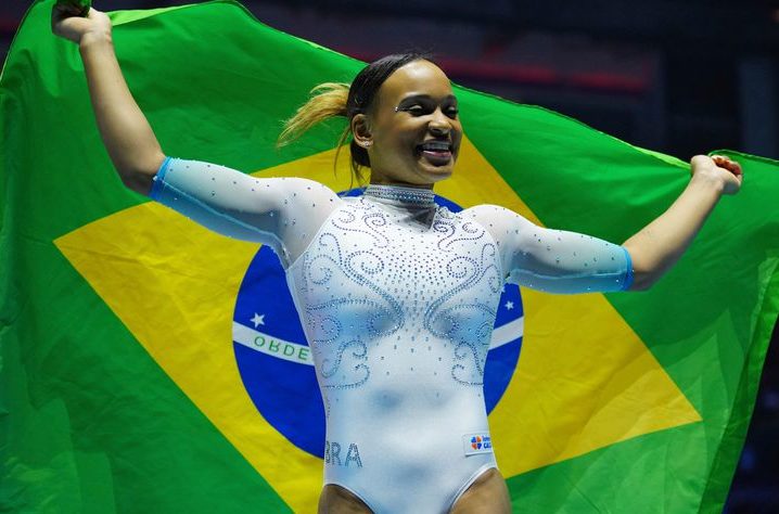 Rebeca é ouro no individual geral no Mundial de ginástica