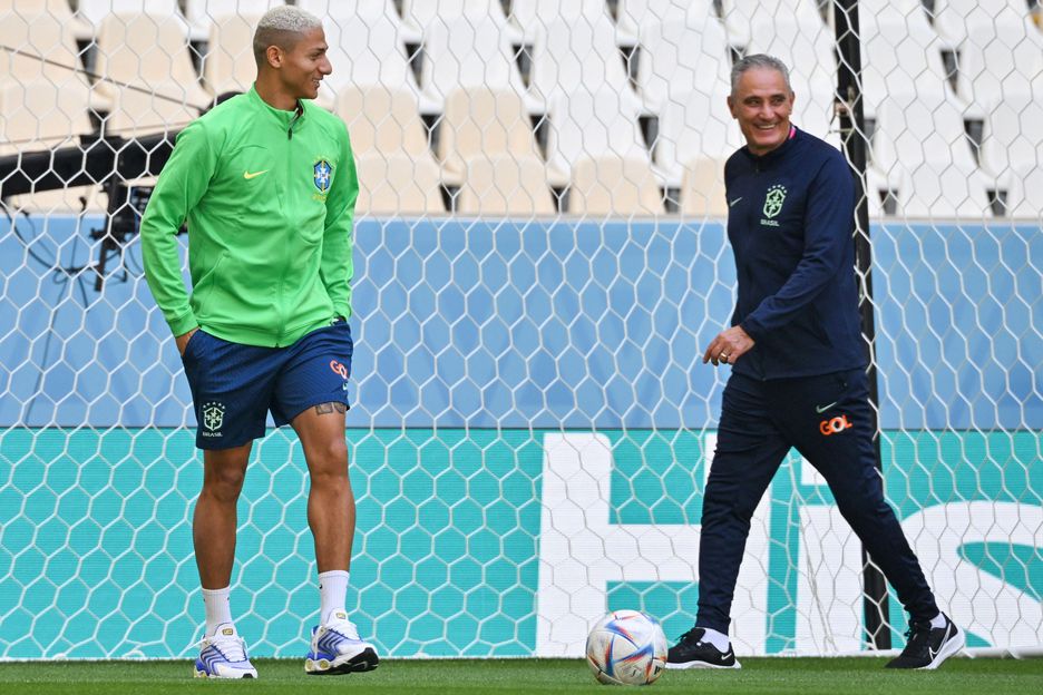 Tite esconde escalação e mantém mistério sobre estreia do Brasil