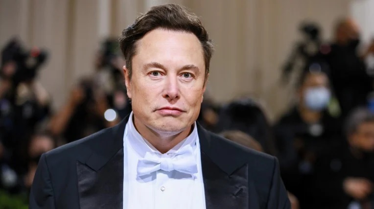 Em meio a onda de demissões, Musk pede foco no futuro do Twitter
