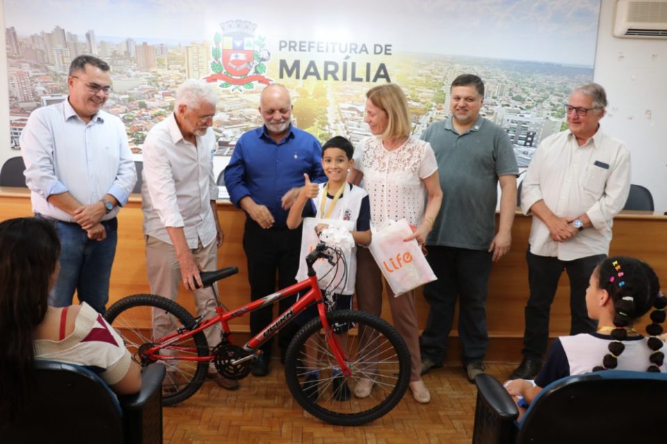 Prefeitura premia destaques da Olimpíada Municipal de Matemática