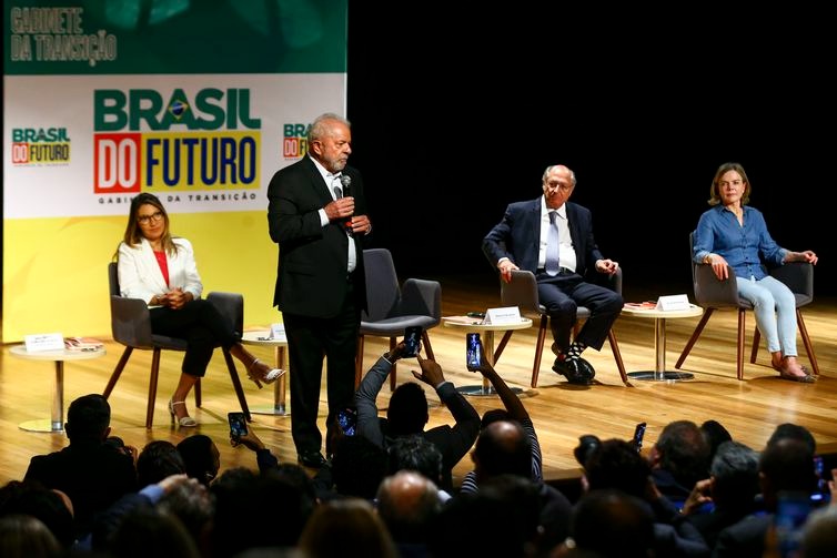 Lula enquadra PT para barrar protestos sobre equipe de transição