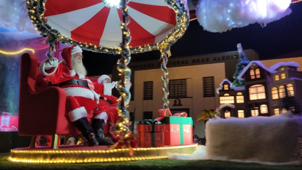 Caravana da Coca-Cola atrai milhares nas ruas de Marília