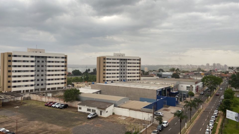 Chegada de nova frente fria traz chuva a Marília nesta terça-feira