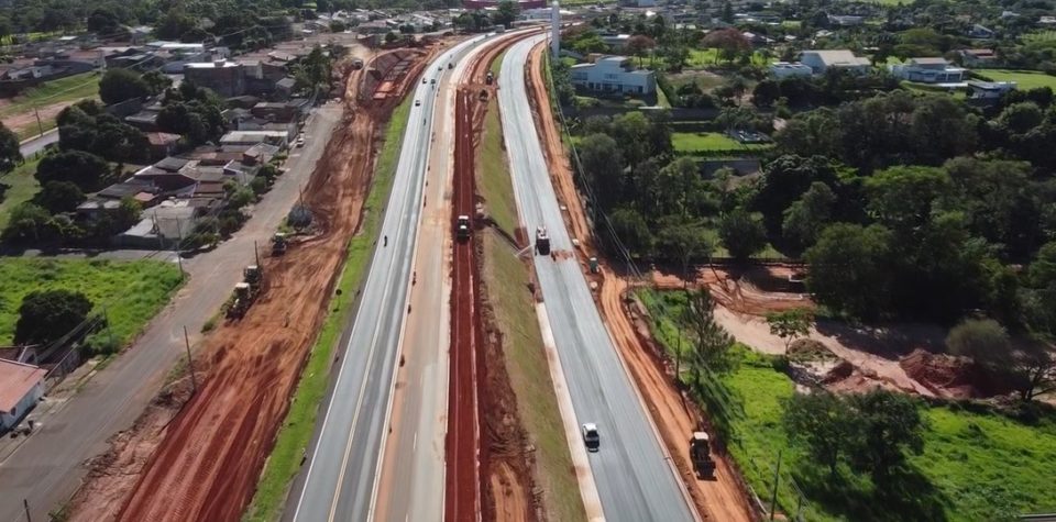 Duplicação da SP-294 avança com pavimento de via marginal