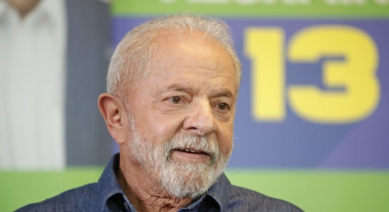 Lula chega a Brasília e faz ‘giro pelos poderes’