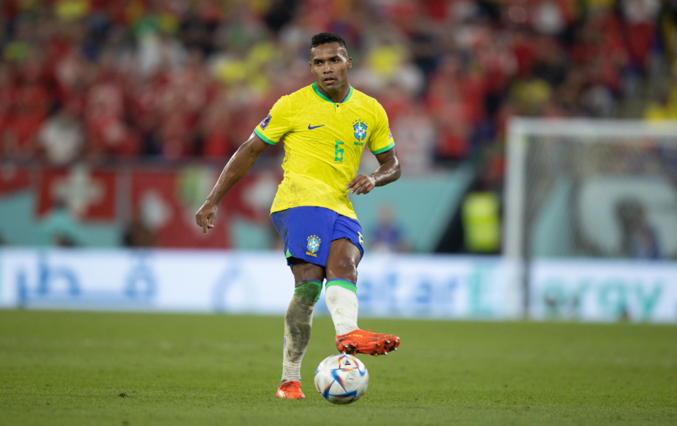 Alex Sandro é mais um desfalque da seleção na Copa