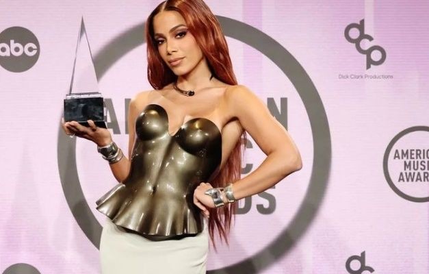 Anitta é a 1ª brasileira a ganhar prêmio American Music Awards