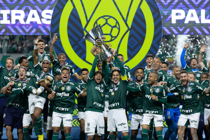 Palmeiras vence América-MG e recebe troféu de campeão