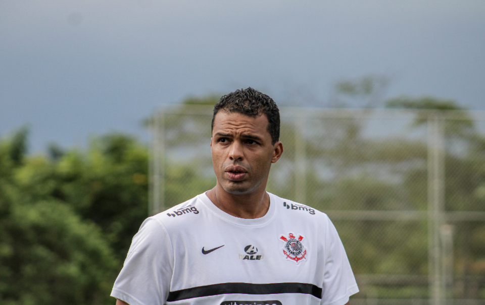 Corinthians define novo treinador e anuncia Fernando Lázaro