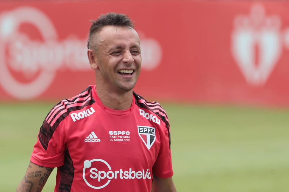 São Paulo renova com Rafinha até o fim de 2023