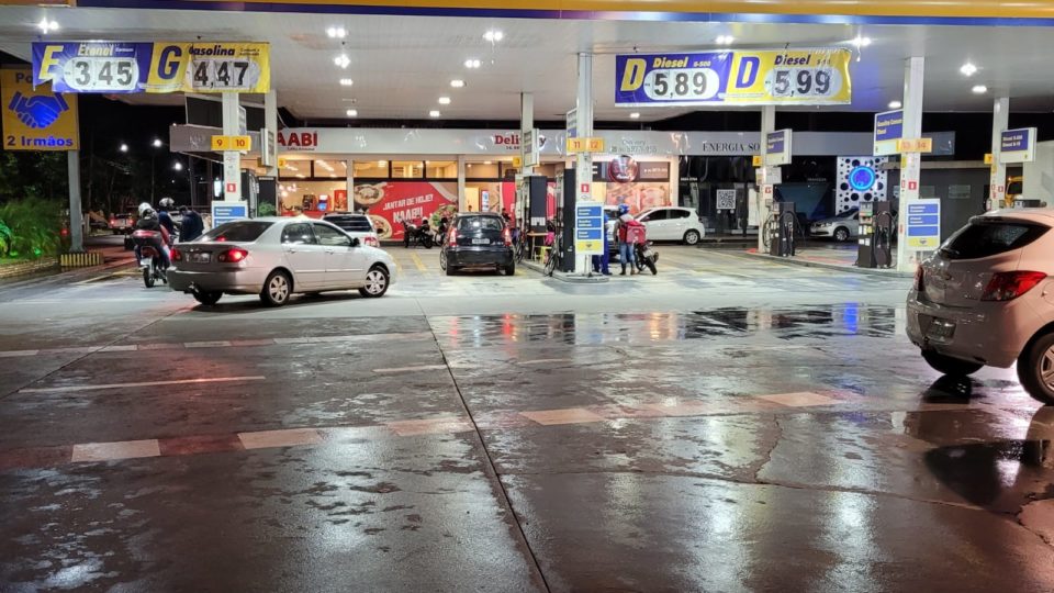 Queda no preço da gasolina ainda não chega a Marília