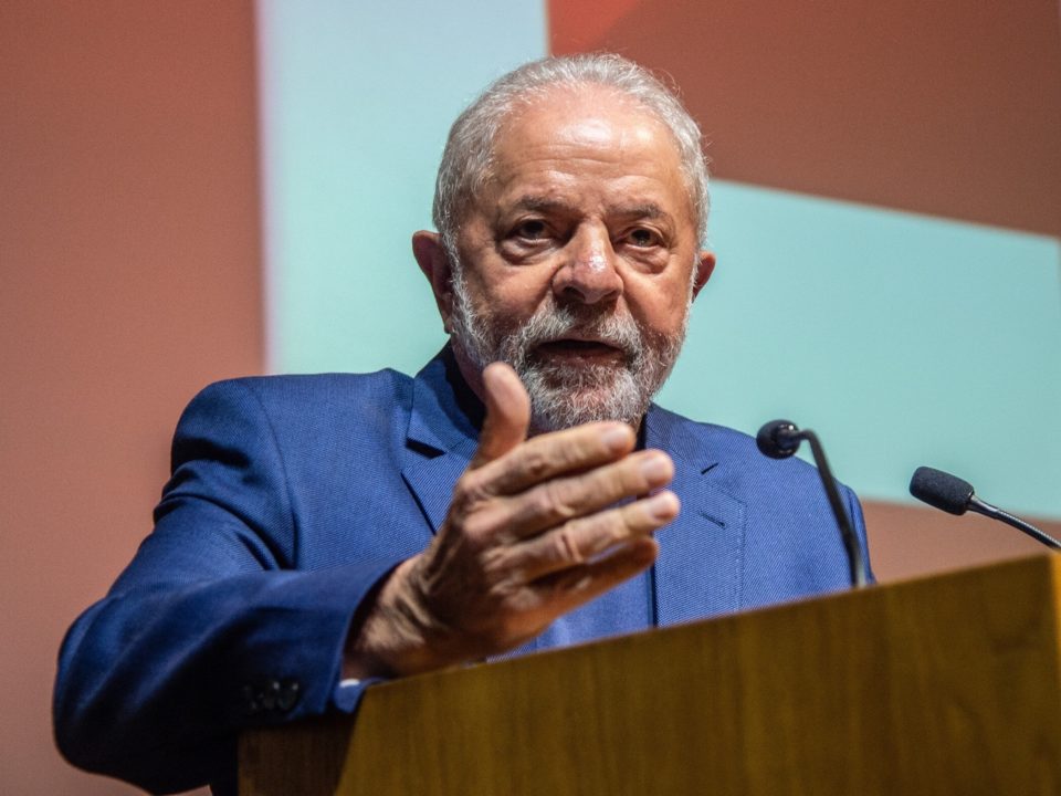 Lula diz que terá que fazer varredura no Palácio da Alvorada