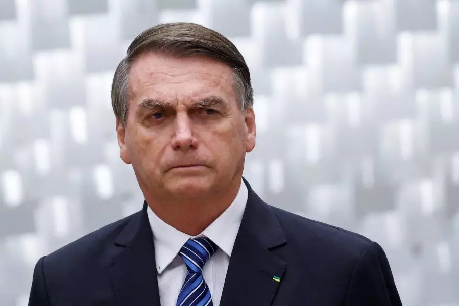 Aliados tentam convencer Bolsonaro a passar faixa a Lula