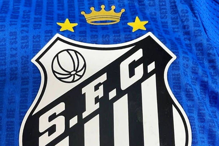 Santos anuncia que coroa no escudo estreia na Copinha