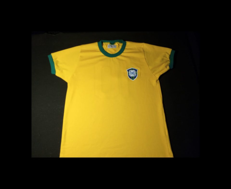 Marília promove exposição com réplicas de camisetas usadas por Pelé