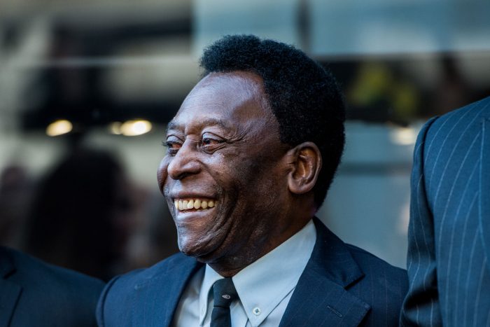 Pelé apresenta melhora, mas não tem previsão de alta