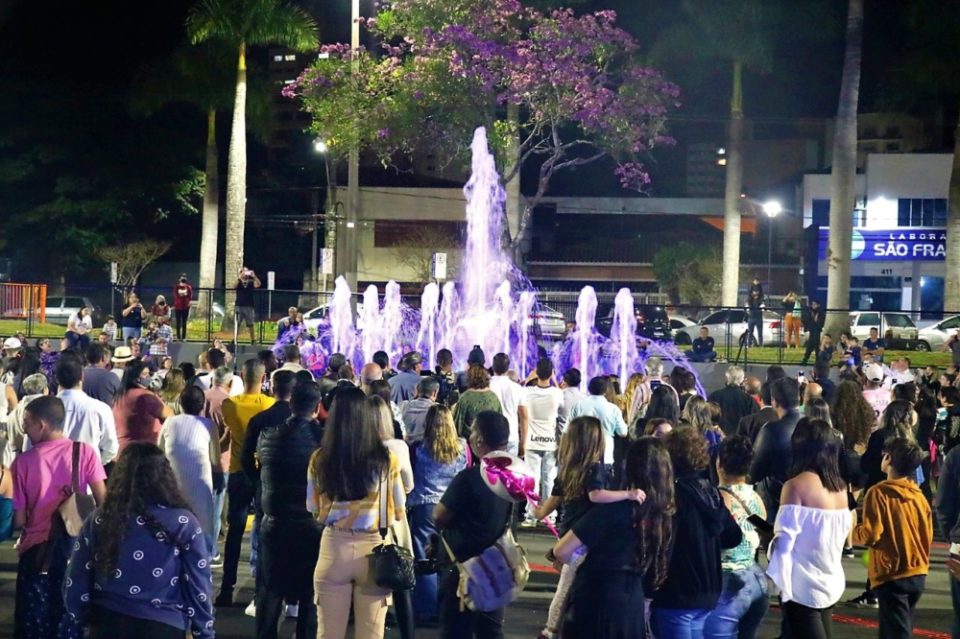 Natal Iluminado tem programação especial na Feira Tô na Praça