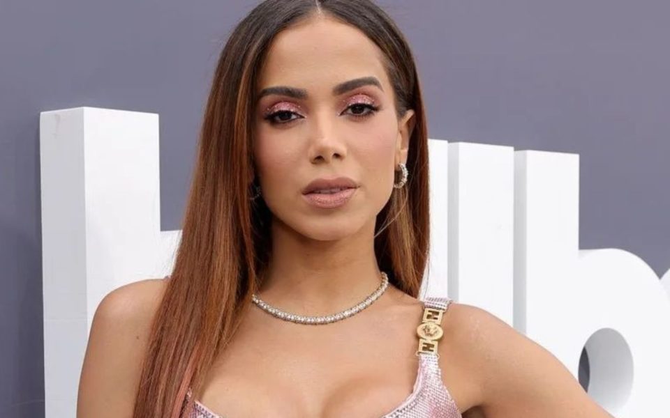 Anitta tranquiliza fãs após internação: ‘Tudo certo’