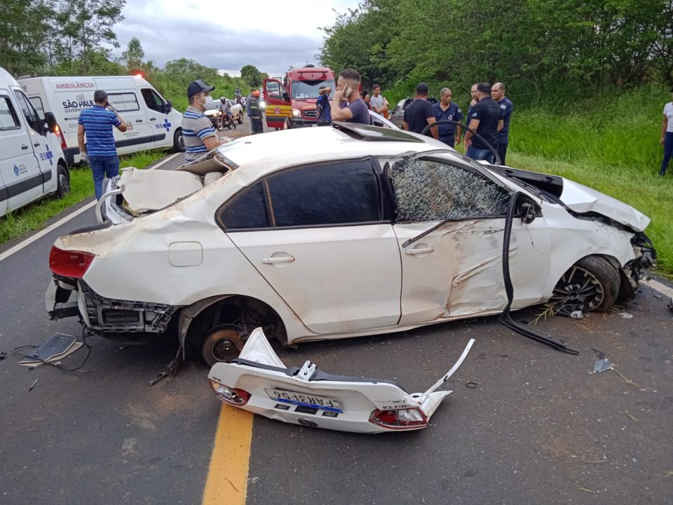 Mulher morre após acidente na SP-349 em Álvaro de Carvalho