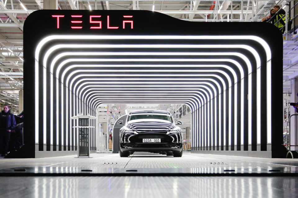 Tesla dobra descontos oferecidos em seus veículos elétricos