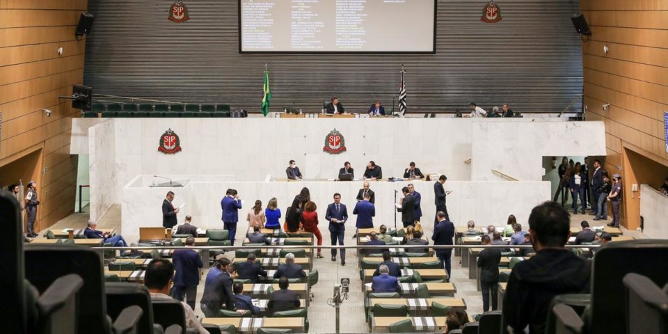 Alesp aprova aumento salarial de deputados estaduais em 37%