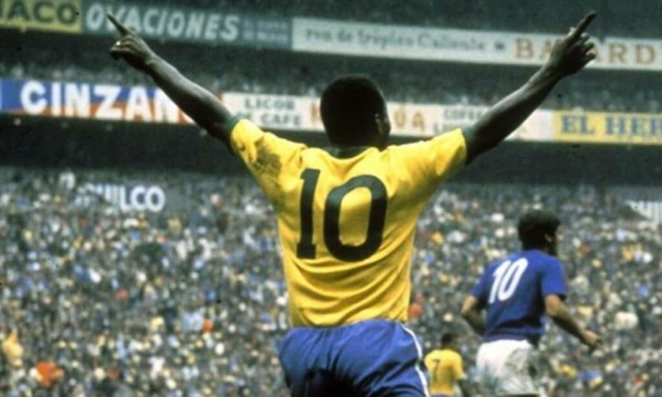 Clubes reverenciam Pelé e prestam homenagens ao eterno camisa 10