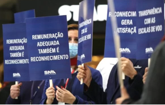 Pilotos e comissários aceitam proposta e encerram greve