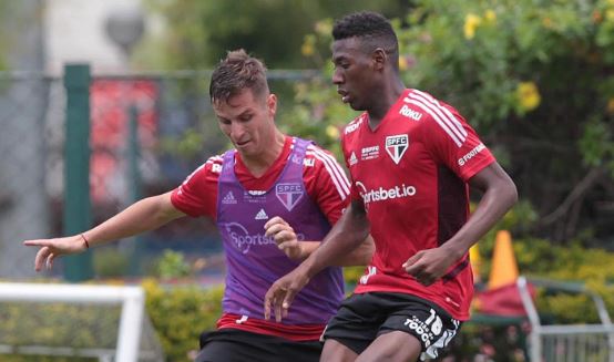 São Paulo treina sob comando do técnico Rogério Ceni