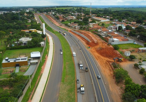 Duplicação e marginal da SP-294 seguem na República