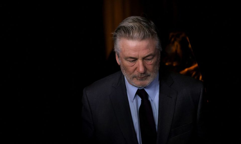 Promotora vê homicídio culposo no tiro de Alec Baldwin