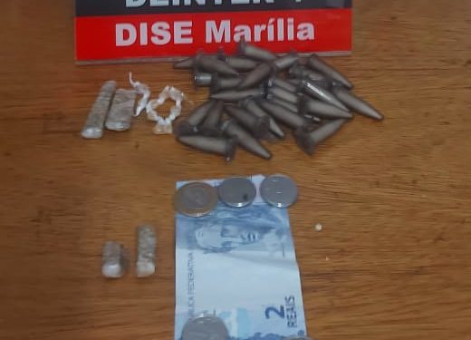 Dise prende jovem com drogas na Vila Barros