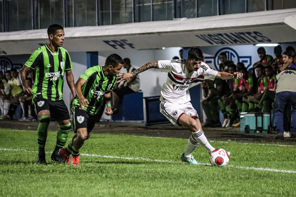 América-MG vence de virada e elimina o São Paulo da Copinha